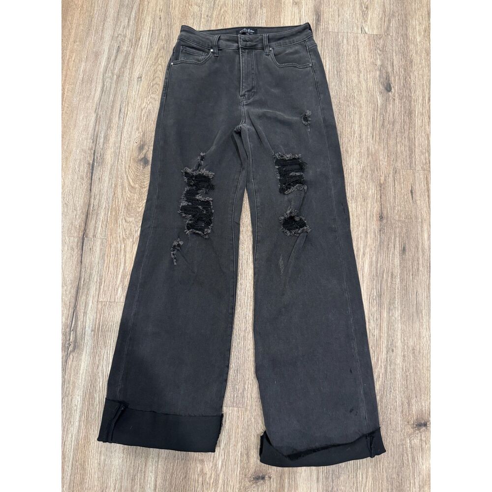 Size 7/28 Wild Oak Boutique Black Distressed Jeans